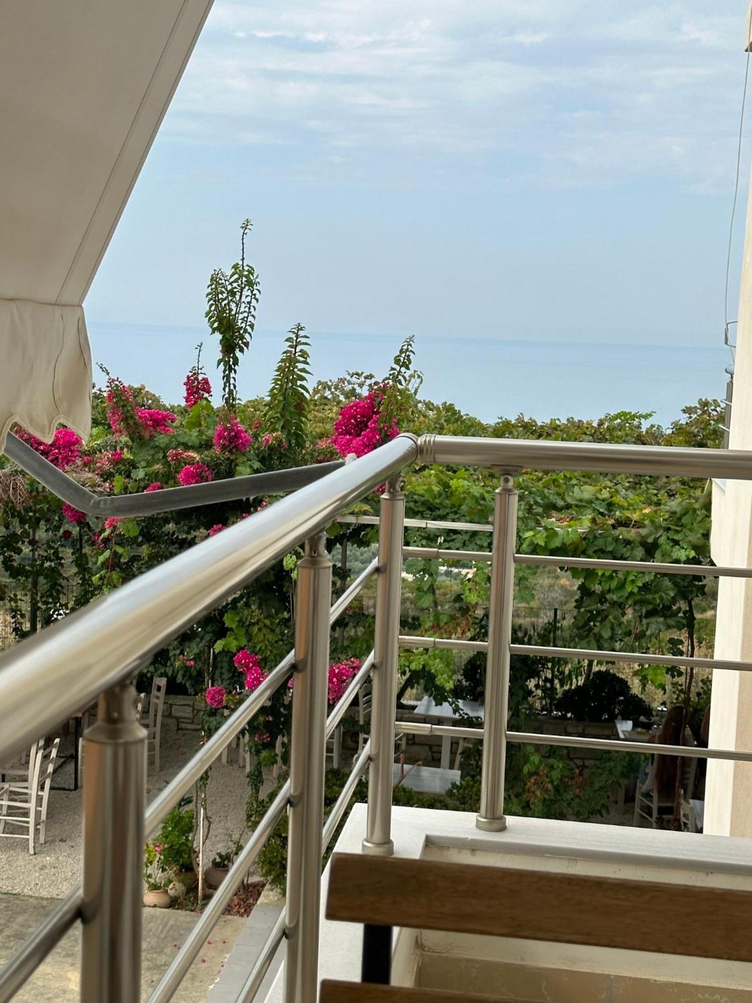 Elea Guesthouse Himare Exterior photo